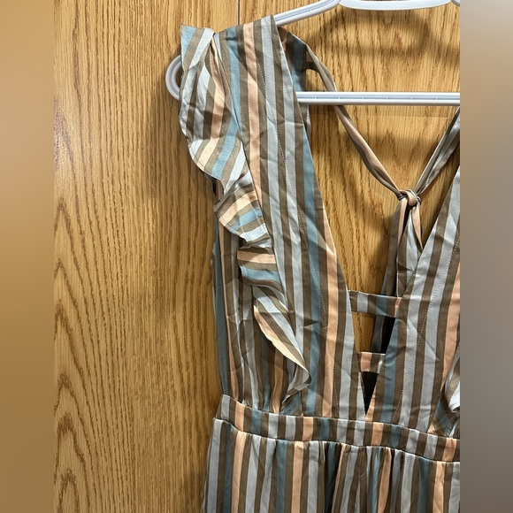 Lightweight summer jumpsuit. - Picture 3 of 3